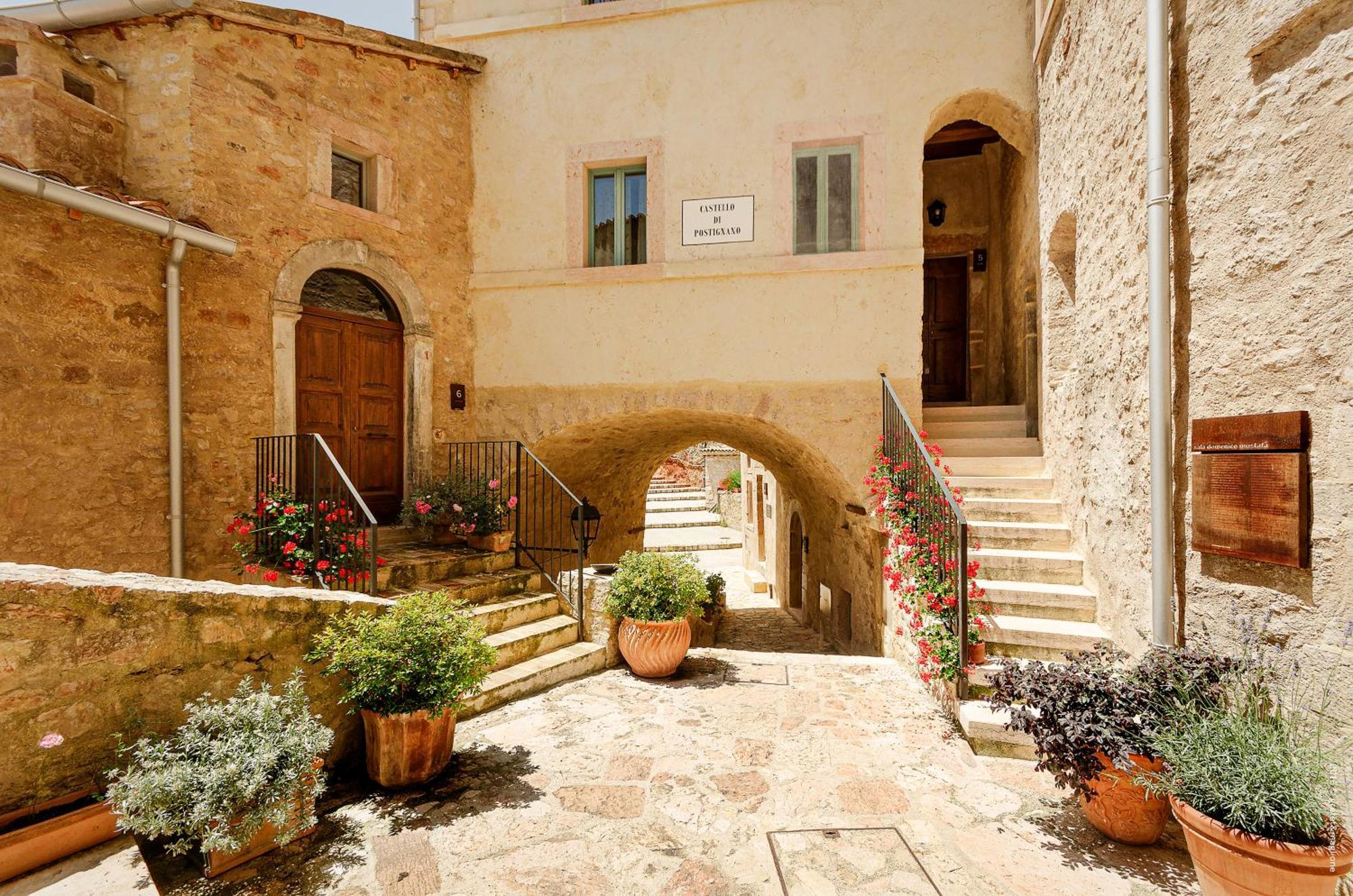 Отель Castello Di Postignano Relais Sellano Экстерьер фото
