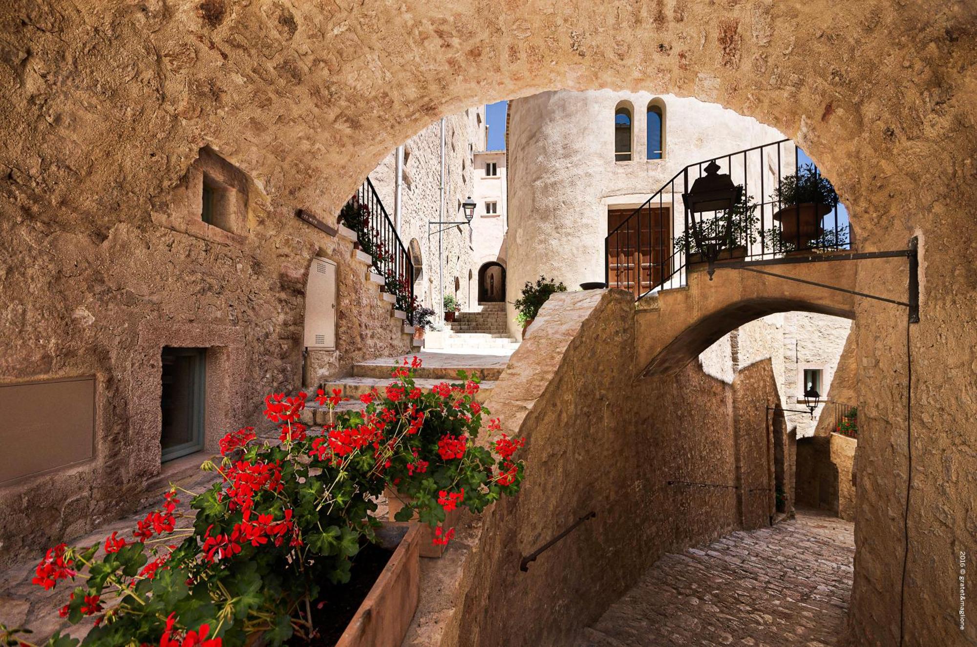 Отель Castello Di Postignano Relais Sellano Экстерьер фото