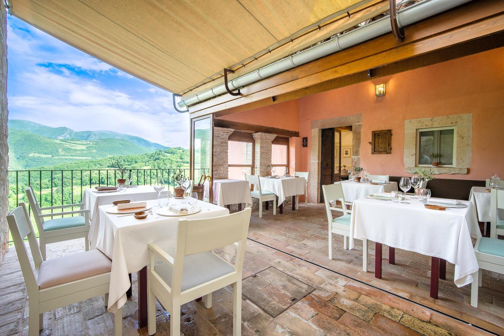 Отель Castello Di Postignano Relais Sellano Экстерьер фото