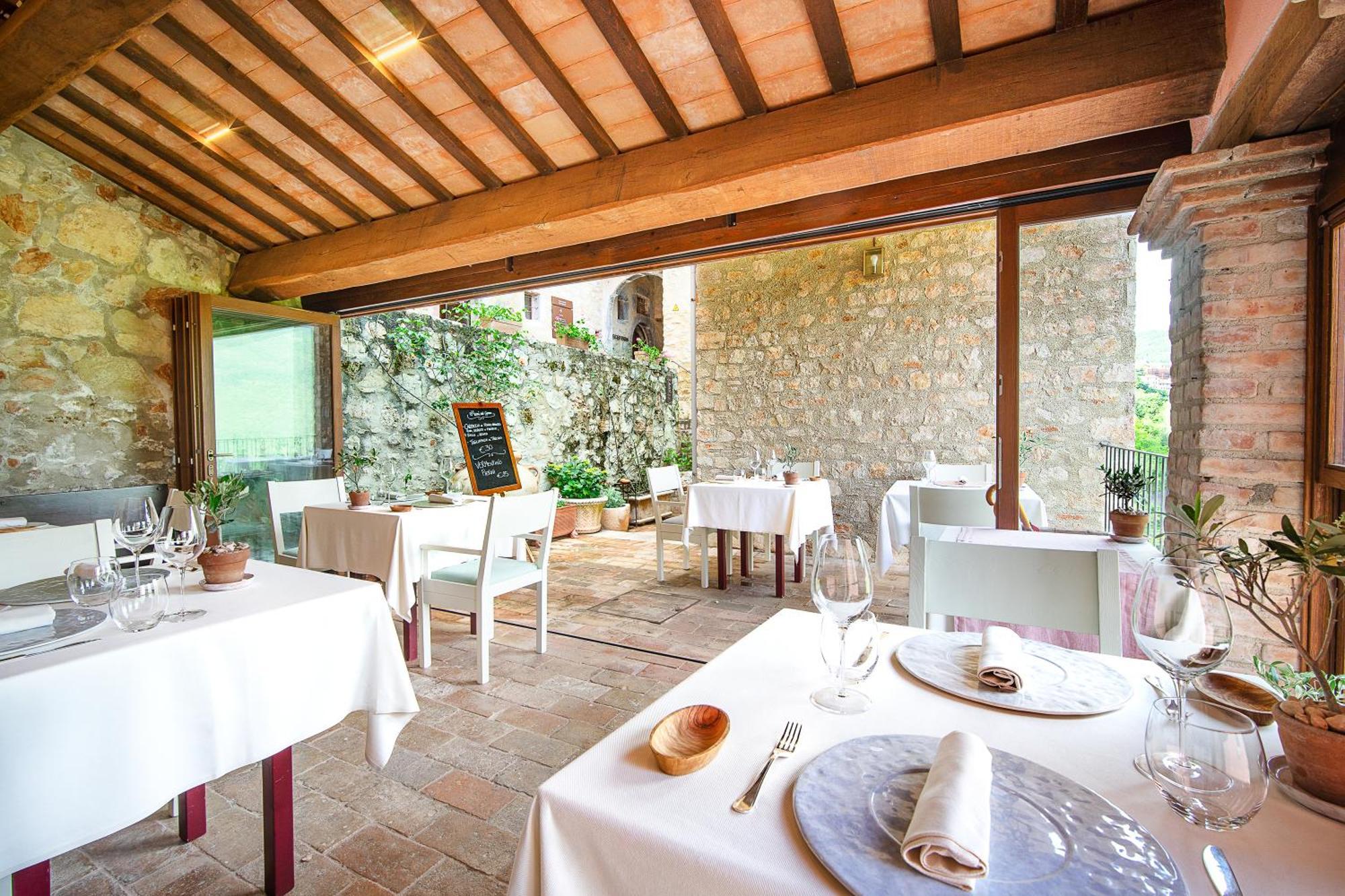 Отель Castello Di Postignano Relais Sellano Экстерьер фото