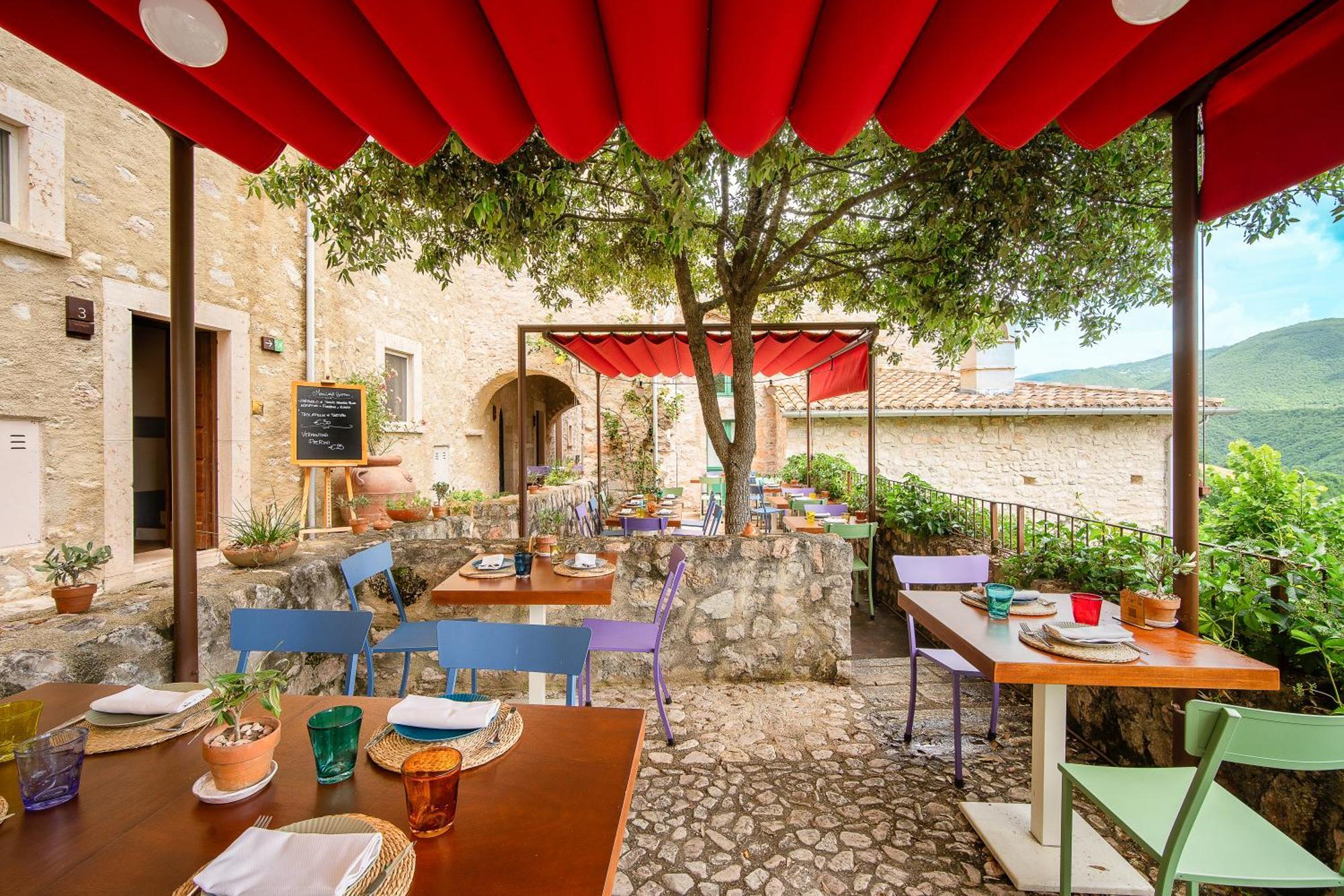 Отель Castello Di Postignano Relais Sellano Экстерьер фото