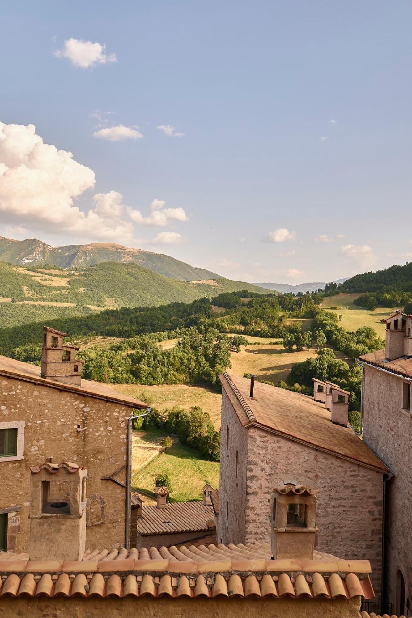 Отель Castello Di Postignano Relais Sellano Экстерьер фото